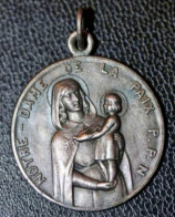 WWI Beau Pendentif Médaille Religieuse Médaillon "Notre-Dame De La Paix / Le Breuil-sur-Couze" Religious Medal WW1 - Religión & Esoterismo