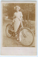 T3207/ Frau Mit Fahrrad Schöne Foto AK Ca.1920 - Sonstige & Ohne Zuordnung