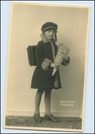 Y4522/ Erster Schulgang Einschulung Mädchen Mit Schultüte Foto AK Ca.1935 - Children's School Start