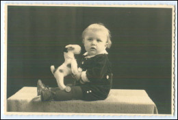 N8435/ Kleiner Junge Kind Mit Stofftier Hund Foto AK Ca.1935 - Autres & Non Classés