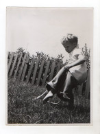 F5959/ Junge Im Garten Schönes Foto Ca.1950  24 X 18 Cm - Ohne Zuordnung