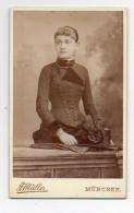 Y15005/ CDV Foto Junge Hübsche Frau  Atelier Fr. Müller, München 1888 - Altri & Non Classificati