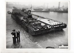 C1517/ Frachter Vor Dock Schiffswerft Jonker & Stans Foto Ca. 1965 23,5 X 18 Cm - Koopvaardij