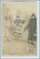 W1G27/ Kinder Eltern Mit Kind Im Kinderwagen 1925 Foto AK - Other & Unclassified