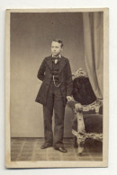W7G43/ CDV Foto Junger Mann Im Anzug Ca. 1880 - Other & Unclassified