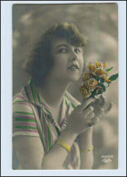 W7P92/ Hübsche Fau Mit Rosen Foto AK 1927 - Photographs