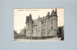 Bourges (18) : Façade Sud Du Palais Jacques Coeur - Bourges