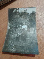 561 // PHOTO ANCIENNE 13 X 8 CMS / FAMILLE - Personnes Anonymes