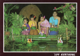 CPM - P - THAILANDE - LOY KRATHONG FESTIVAL IN FULL MOON NIGHT OF NOVEMBER - THE THAI GIRL IN TRADITIONAL COSTUME - Tailandia