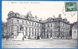 CPA - EURE - BERNAY - HOTEL DE VILLE - Belle Animation En Arrière Plan - Bernay