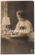 Photo CPA Femme En Ecrivant * Lady Writing Real Photo - Vrouwen