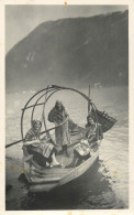 Postcard Switzerland Women On Boat Lake - Other & Unclassified