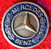 SUPER PIN'S MERCEDES BENZ : LOGO ARGENT 3D, Centre Argent En Creux Satiné, Diamètre 2cm - Mercedes