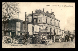 89 - SENS - FACADE DE LA GARE P.L.M. ANIMATION - ATTELAGES - CHEMIN DE FER - Sens