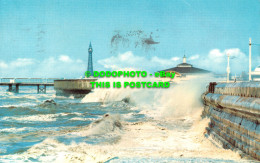 R522468 Rough Seas At Blackpool. Postcard - Monde