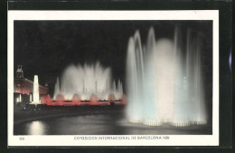 AK Barcelona, Exposcion Internacional 1929, Beleuchtete Wasserfontänen  - Expositions