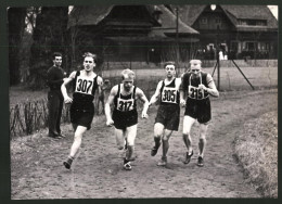 Fotografie Ansicht Wien-Prater, Langstrecken-Staffellauf, Staffelwechsel Auf Dem Weiss-Rot-Weiss-Platz  - Sports