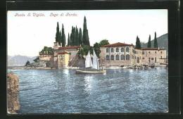 Cartolina Punta S. Vigilio, Lago Di Garda, Ortsansicht Vom Wasser Aus Gesehen, Segelboot  - Altri & Non Classificati