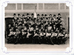 Photo - Groupe En Chapeau - Fête Des Classes à Tarare (69) - Années 1930 / 1950 - Pas Carte Postale - - Tarare