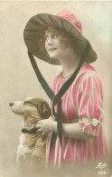 Portrait  Femme Chapeau Chien Q 2553 - Vrouwen