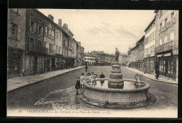 CPA Yssingeaux, La Fontaine Et La Place Du Foiral  - Yssingeaux
