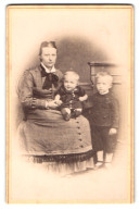 Fotografie A. H. Heckmann, Osnabrück, Johannesstr. 68, Junge Mutter Mit Kleinem Sohn Und Glücklichem Baby  - Personas Anónimos
