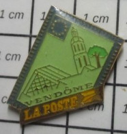 3417 Pin's Pins / Beau Et Rare / POSTES / LA POSTE VENDÔME CARTE POSTALE - Postwesen