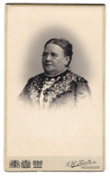 Fotografie L. W. Kurtz, Wiesbaden, Friedrichstr. 4, Bürgerliche Dame Mit Brille  - Anonymous Persons