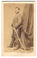Fotografie A. V. Künsberg, München, Soldat In Uniform Mit Epauletten Und Säbel  - Guerre, Militaire