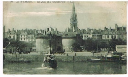 35   SAINT MALO  LES QUAIS ET LA GRANDE PORTE - Saint Malo