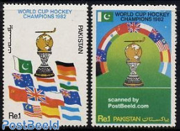 Pakistan 1982 Hockey 2v, Mint NH, Sport - Hockey - Sport (other And Mixed) - Jockey (sobre Hierba)