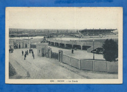 CPA - 03 - Vichy - Le Stade - Animée - Circulée - Vichy