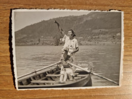 19344.   Fotografia D'epoca Donna Femme Su Barca Aa '50 Italia - 9,5x7 - Anonymous Persons