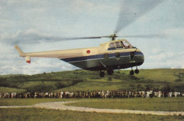 Un Hélicoptère A Précédé L'escorte Royale Au Départ D'Usumbura Dans L'Urundi Et Va Atterrir à Kitega - Belgisch-Congo