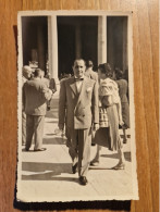 19351.  Fotografia Cartolina D'epoca Uomo Che Passeggia 1956 Montecatini - 13,5x8,5 - Anonymous Persons