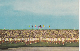 Au Stade Baudouin à Léopoldville La Jeunesse Congolaise Groupant Les Enfants Blancs Et Noirs De Toutes Les écoles - Belgian Congo