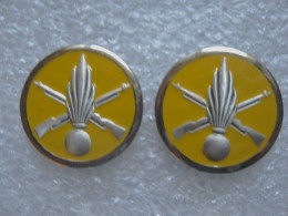 2 INSIGNES DE COL ARMEE FRANCAISE DU CNEC / ENTRAINEMENT COMMANDO (FOND ORANGE + ARGENTE) ETAT SUP - Landmacht