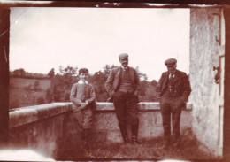 Photo Originale - Année 1905 - CAUZAC ( Lot Et Garonne ) Pose Pour La Photo Au Chateau   - Lugares