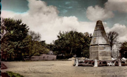 CASSEL   ( NORD ) LE MONUMENT DE LA BATAILLE DU MONT-CASSEL AU XVI ° SIECLE , ET LES JARDINS DU CASINO - Sonstige & Ohne Zuordnung