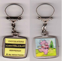 Porte Clés Années "60" Chocolaterie CANTALOUP Perpignan Visiomatic Petit Cochon Jouant De La Flute _Di146 - Llaveros