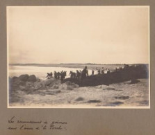 2 PHOTOS ORIGINALES " Le Ramassage Du Goémon Dans L'anse De "La Torche" Et Le Rocher "La Torche" 1928/29 _PHOT090A ET B - Lugares