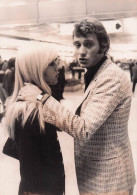 JOHNNY HALLYDAY 1969 AU BOURGET DEPART POUR UN TOURNAGE EN EGYPTE AU REVOIR SYLVIE PHOTO DE PRESSE ORIGINALE 18X13CM - Célébrités