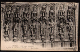 Maine Et Loire , Angers , Galerie Des Chevaliers A La Façade De La Cathédrale St Maurice - Angers