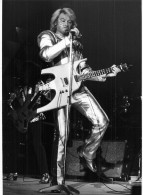 JOHNNY HALLYDAY 1979 PAVILLON DE PARIS  POUR SES 20  ANS DE CARRIERE PHOTO DE PRESSE ORIGINALE 24X18CM - Personalidades Famosas