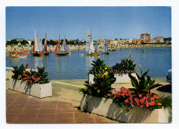 Royan - Un Coin De La Grande Plage, Vu Des Jardins Du Casino - Royan