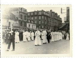 Ref 1 - Photo : Procession De Communion A Reims ( à Vérifier ) - France  . - Europe