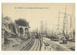 44/ CPA - Nantes - Les Rochers De L'Hermitage Et Le Port - Nantes