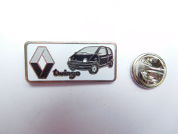 Beau Pin's , Auto Renault Twingo , Signé Pin's World - Renault