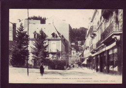 88 - PLOMBIERES-les-BAINS - ENTREE DE LA RUE DE LA PREFECTURE - ANIMÉE  - Plombieres Les Bains