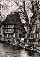 COLMAR. -  Le Lavoir De La Place De La Sinn ( Lavandières )  Restaurant Pfeffel -   Non Circulée.  Photo Véritable. - Colmar